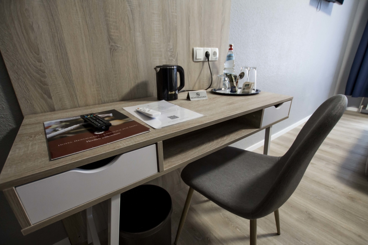 Hotel Bocholt Zimmer buchen Lanhaus zur Issel Rees Isselburg Wesel Grenzgebiet niederlande Hotel und Restaurant Biergarten