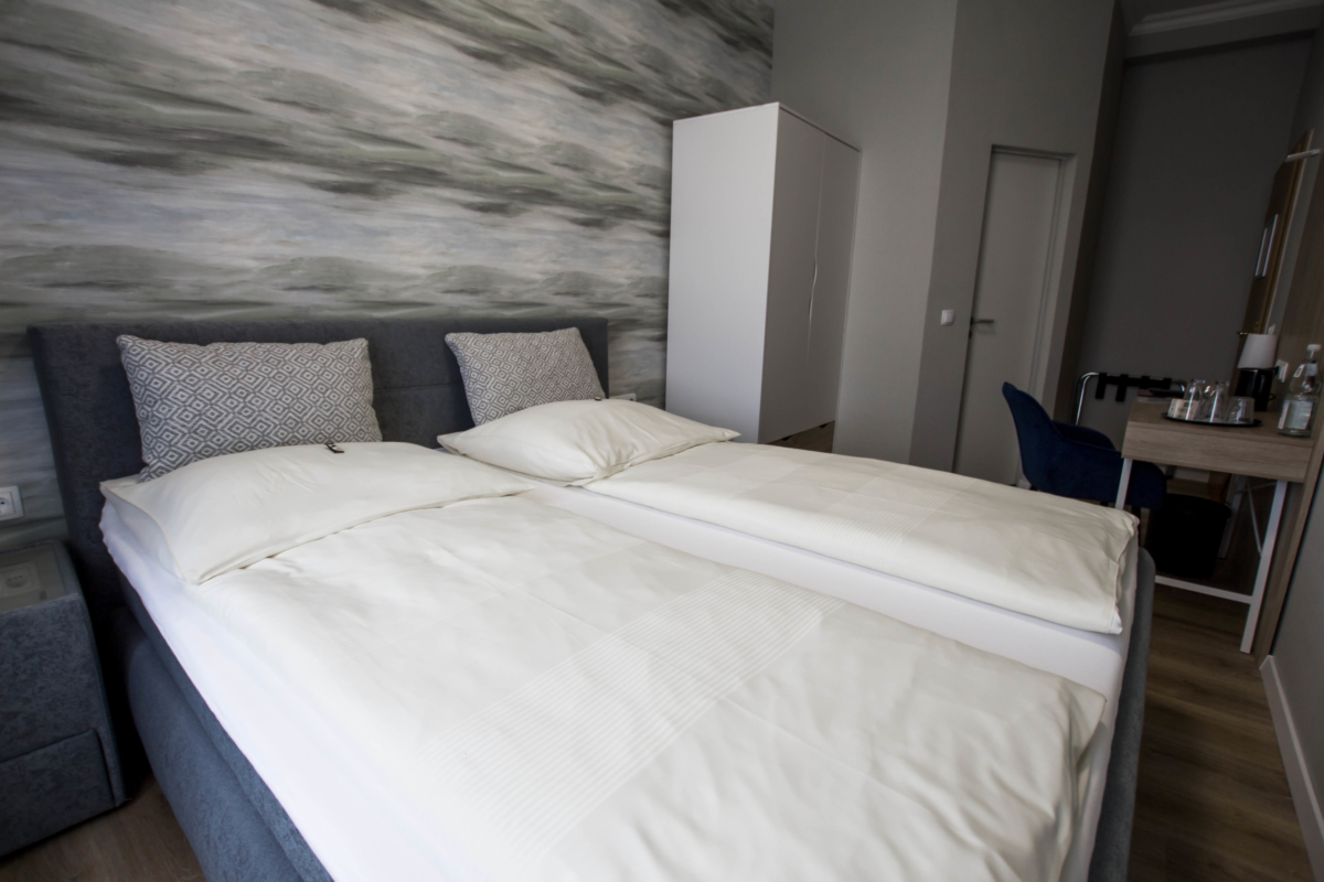 Hotel Bocholt Zimmer buchen Lanhaus zur Issel Rees Isselburg Wesel Grenzgebiet niederlande Hotel und Restaurant Biergarten