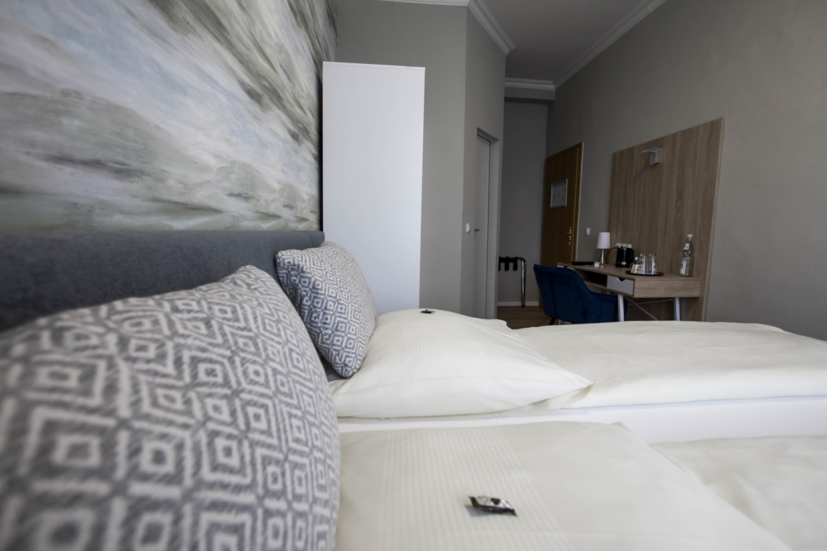 Hotel Zimmer buchen, Bocholt, Landhaus zur Issel Rees Isselburg Wesel Grenzgebiet niederlande Hotel und Restaurant Biergarten