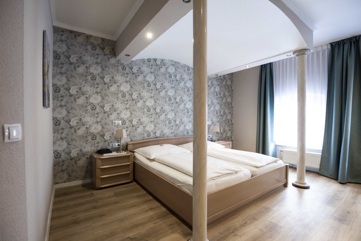 Hotel Bocholt Zimmer buchen Lanhaus zur Issel Rees Isselburg Wesel Grenzgebiet niederlande Hotel und Restaurant Biergarten