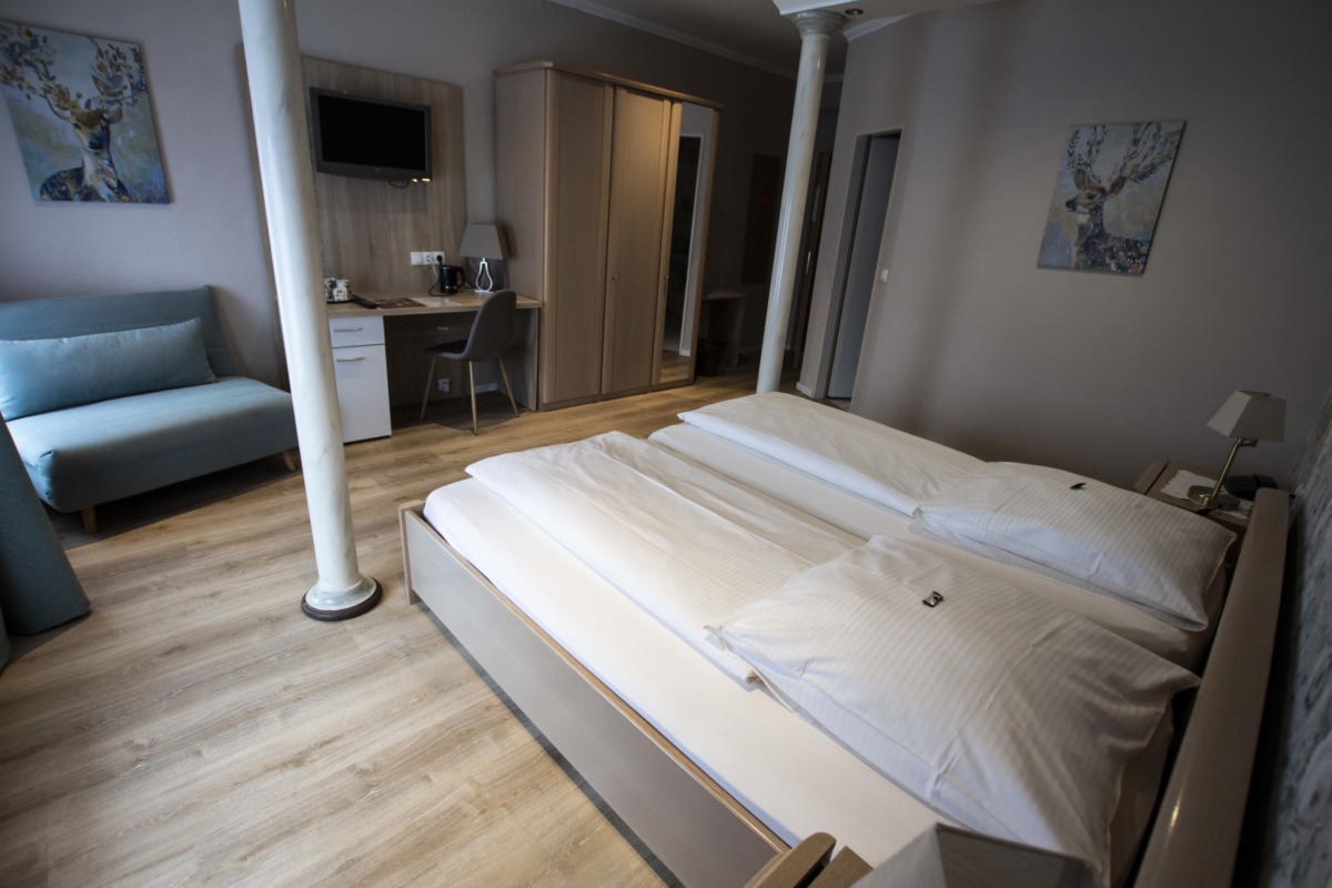 Hotel Bocholt Zimmer buchen Lanhaus zur Issel Rees Isselburg Wesel Grenzgebiet niederlande Hotel und Restaurant Biergarten