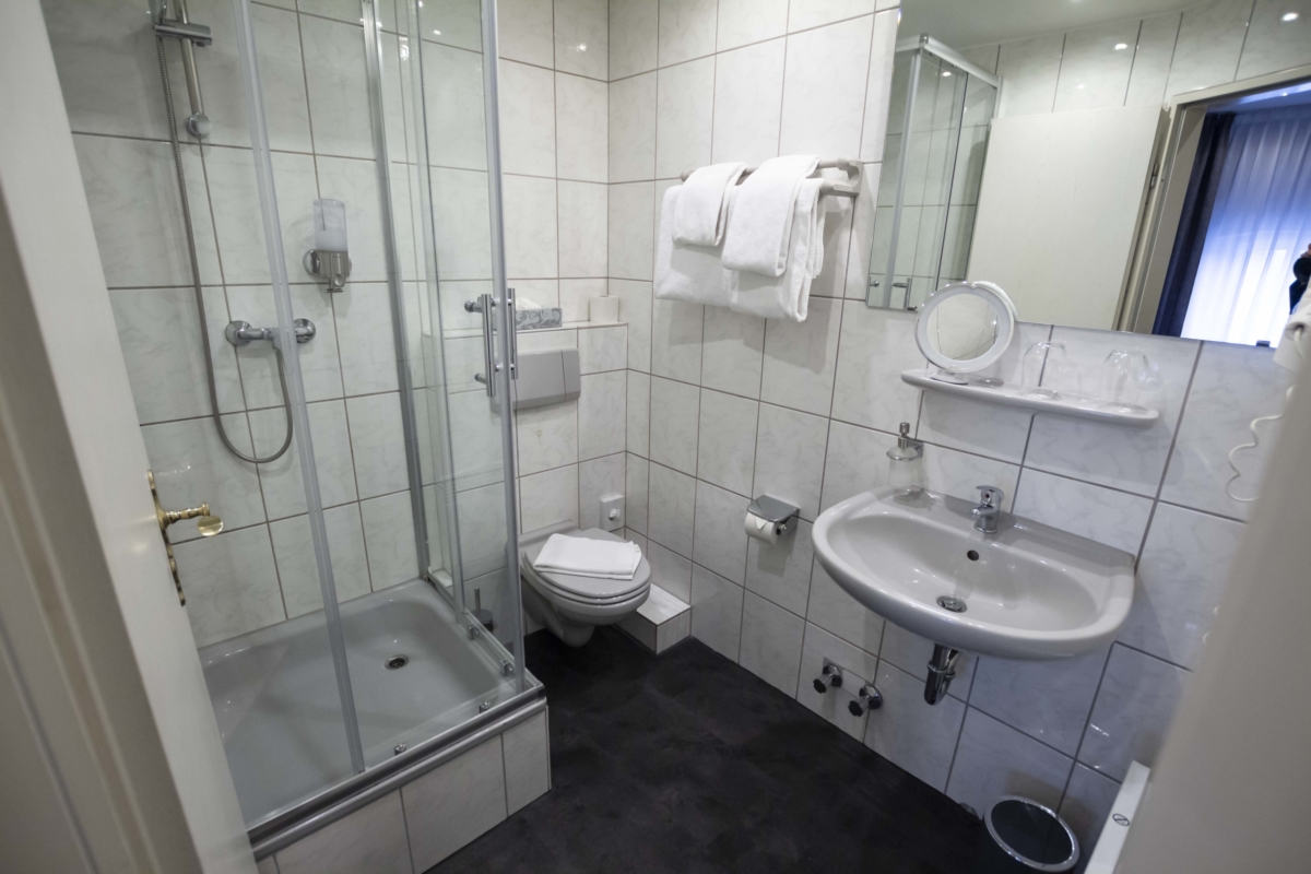 Hotel Zimmer buchen, Bocholt, Landhaus zur Issel Rees Isselburg Wesel Grenzgebiet niederlande Hotel und Restaurant Biergarten