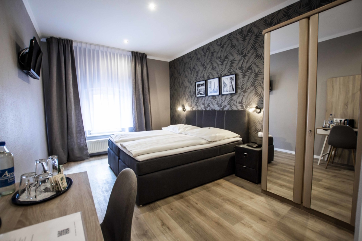 Hotel Zimmer buchen, Bocholt, Landhaus zur Issel Rees Isselburg Wesel Grenzgebiet niederlande Hotel und Restaurant Biergarten